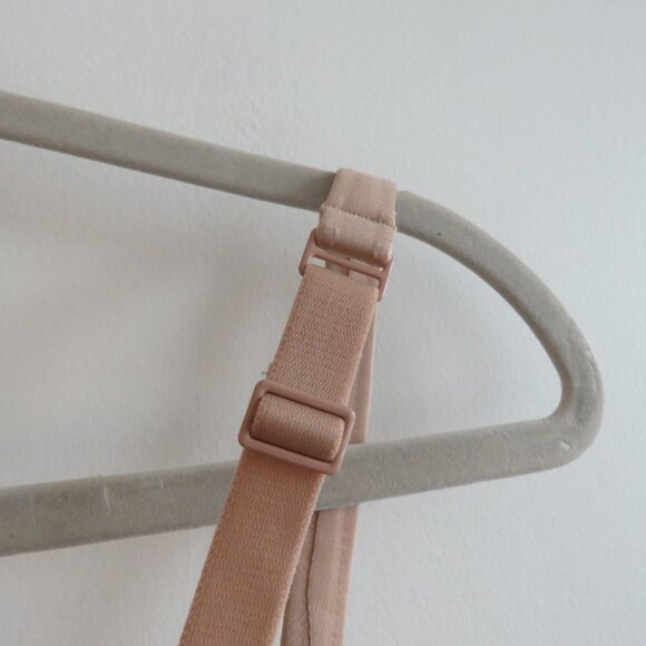 SKIMS Ultimate Push Up Plunge Bra in Clay - Size 36DD - Picture 8 of 10